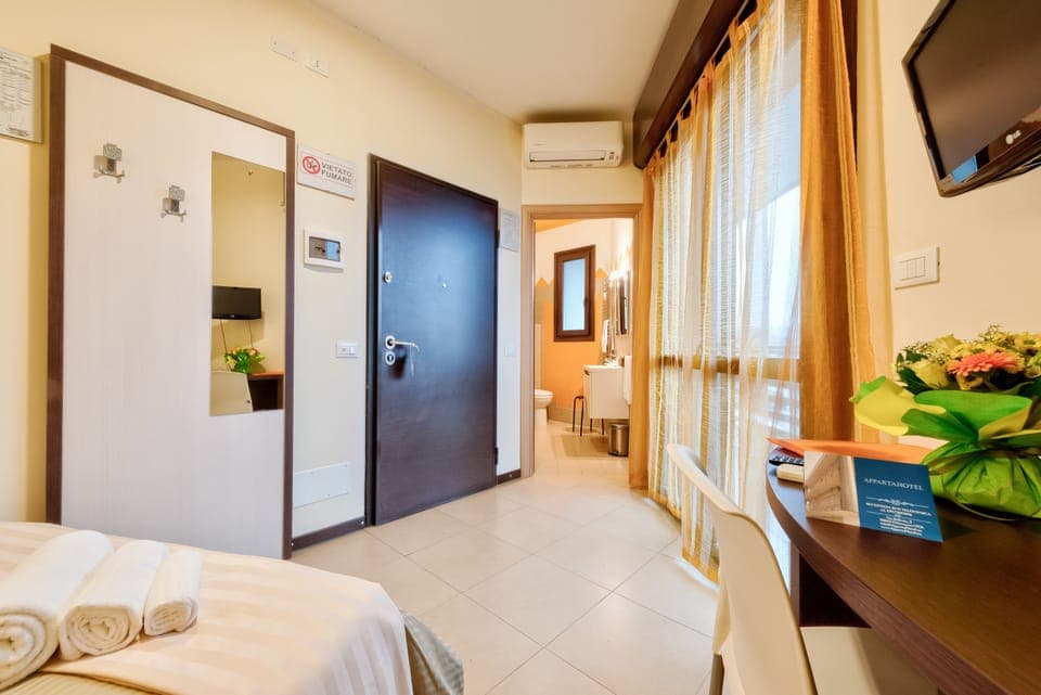 Single Room | Desk, free WiFi, bed sheets, wheelchair access