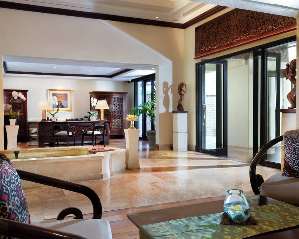 2 bars/lounges, poolside bar, beach bar