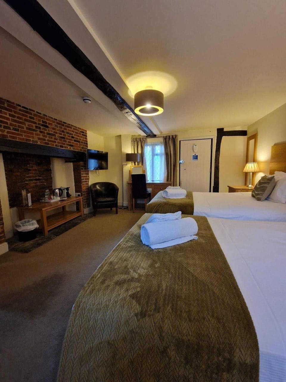 Deluxe Twin Room | Desk, iron/ironing board, free WiFi, bed sheets