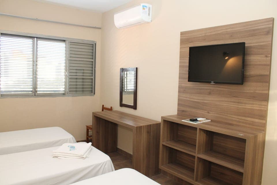 Triple Room | Minibar, desk, free WiFi, bed sheets