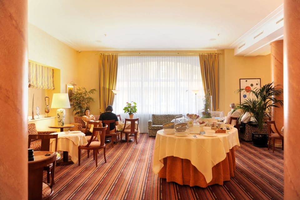 Daily buffet breakfast (CHF 26 per person)