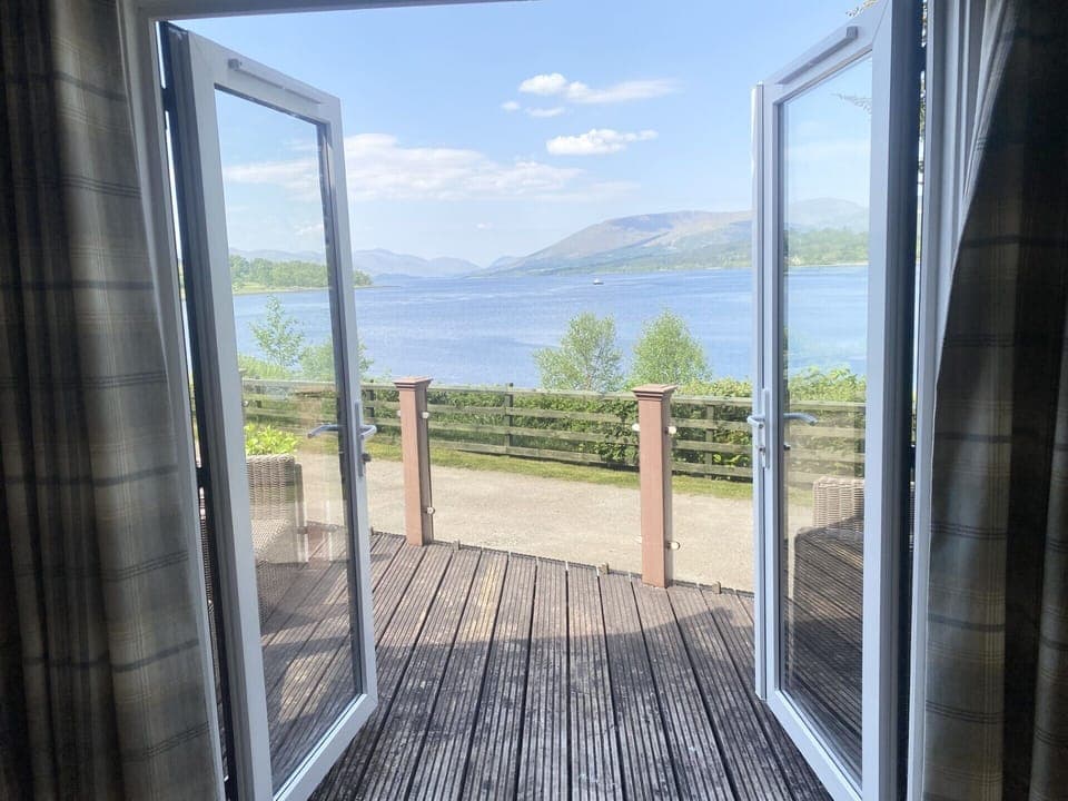 Lochside Chalet 3 Bedrooms Pet Friendly | Hypo-allergenic bedding