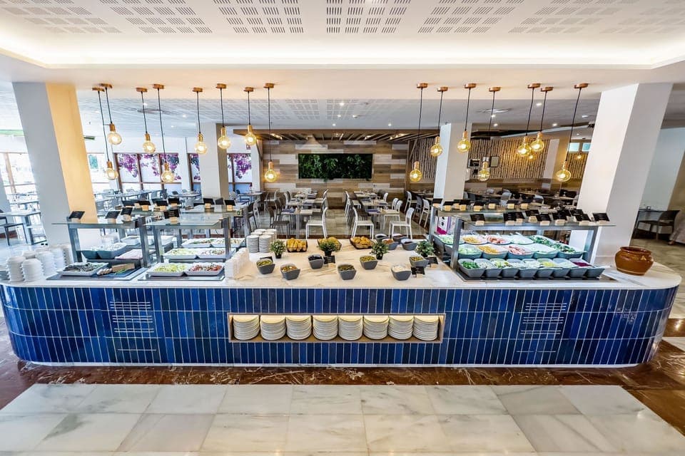 Breakfast, lunch, dinner served; international cuisine 