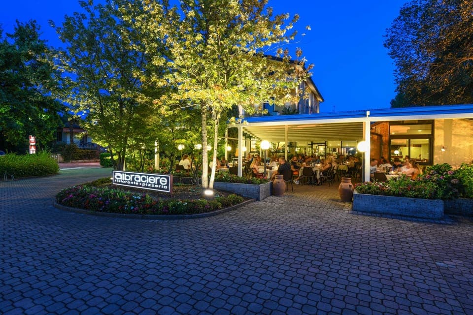 Breakfast, lunch, dinner served; Italian cuisine, alfresco dining 