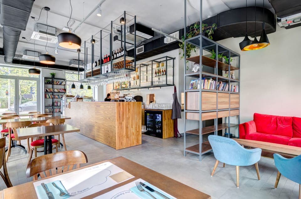 Lunch and dinner served, local and international cuisine