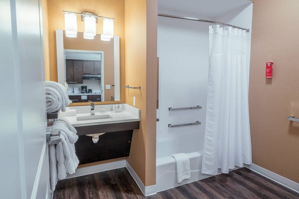 Studio, 1 King Bed with Sofa bed (Mobility Accessible, Tub) | Bathroom | Designer toiletries, hair dryer, towels, soap