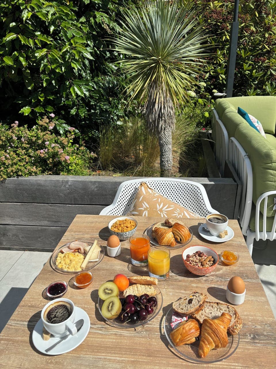 Daily continental breakfast (EUR 13.90 per person)