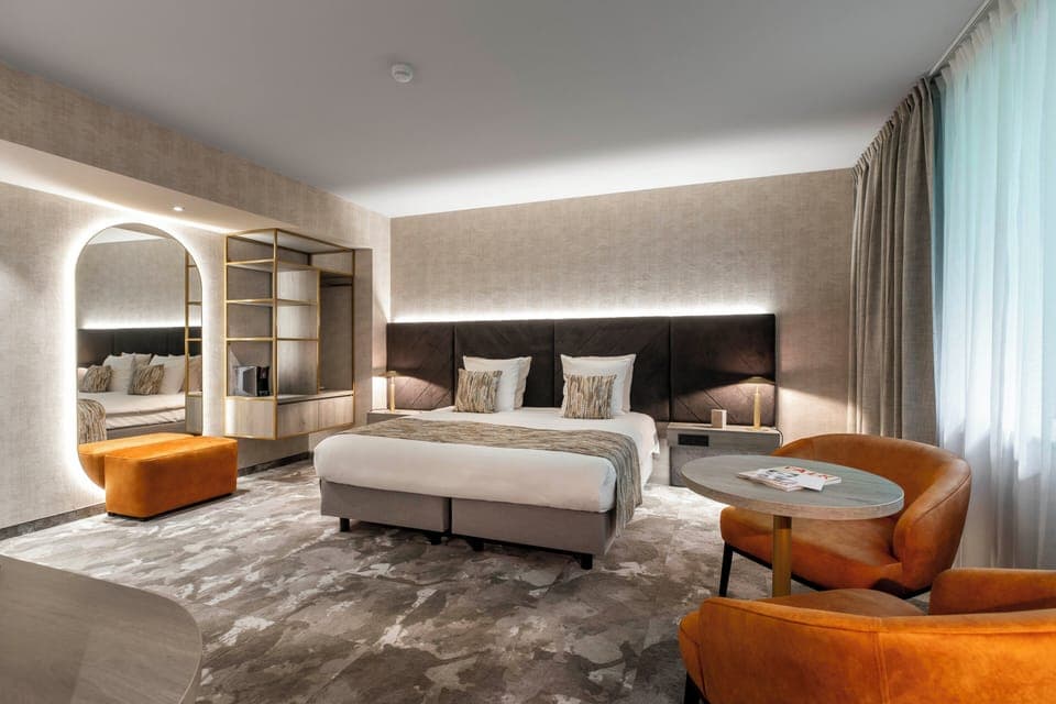 Junior Double Room | Minibar, in-room safe, desk, soundproofing