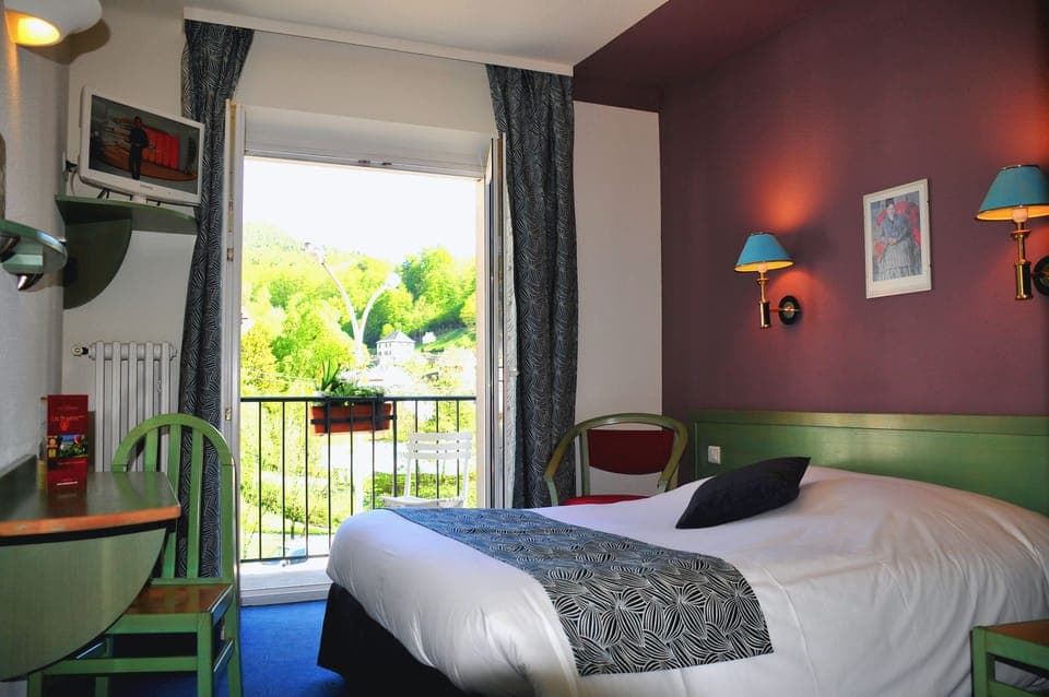 Classic Double or Twin Room, Valley View | In-room safe, individually decorated, individually furnished