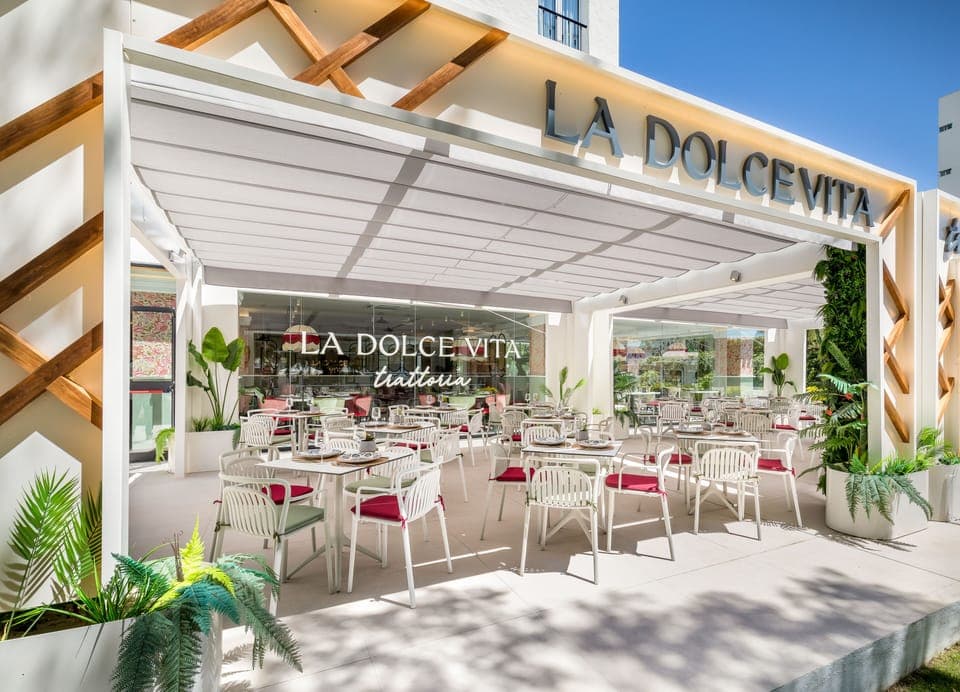 3 restaurants, breakfast, lunch, dinner served; international cuisine