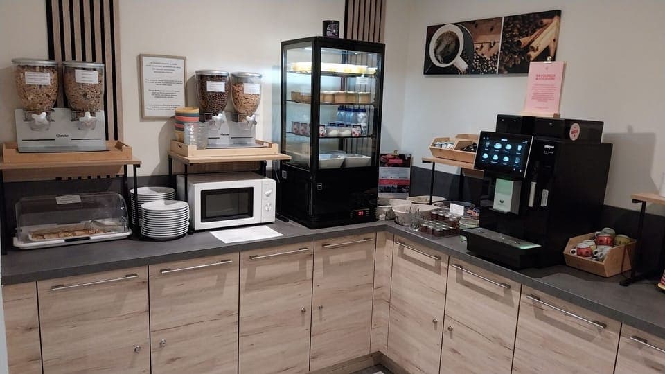 Daily buffet breakfast (EUR 9.60 per person)