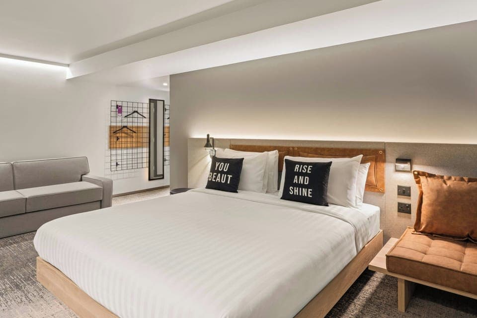 Moxy Graffiti Queen (No Window) | Hypo-allergenic bedding, in-room safe, blackout drapes, free WiFi