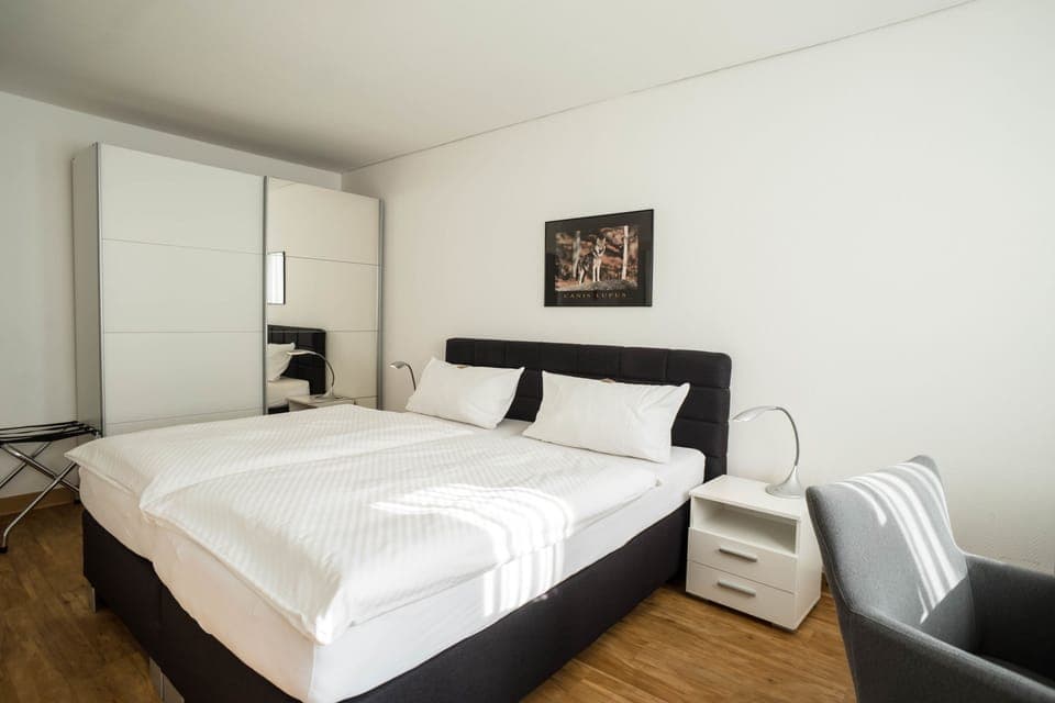 Classic Double Room, Non Smoking | Minibar, in-room safe, individually decorated, individually furnished