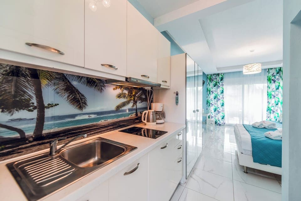 Luxury studio | Private kitchen | Fridge, stovetop, coffee/tea maker, electric kettle