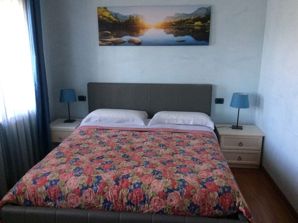 Classic Room, Private Bathroom | Desk, free WiFi, bed sheets