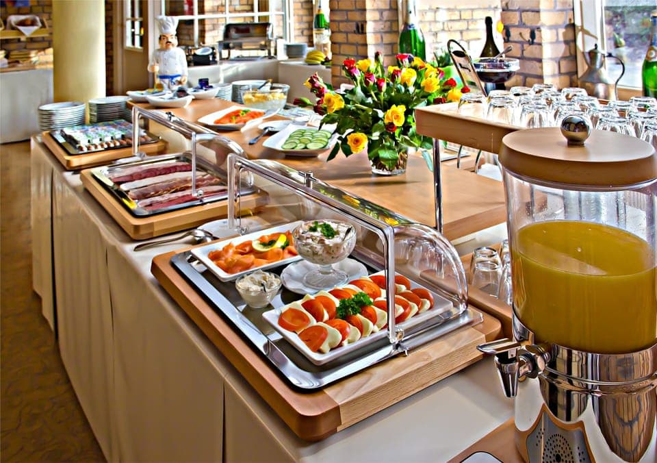 Free daily buffet breakfast