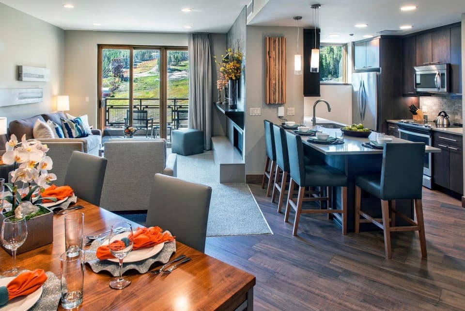 Grand Condo, Balcony (2-Bedroom Colorado) | In-room dining