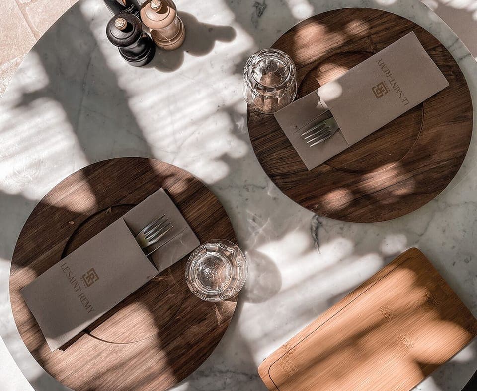 Breakfast, lunch and dinner served