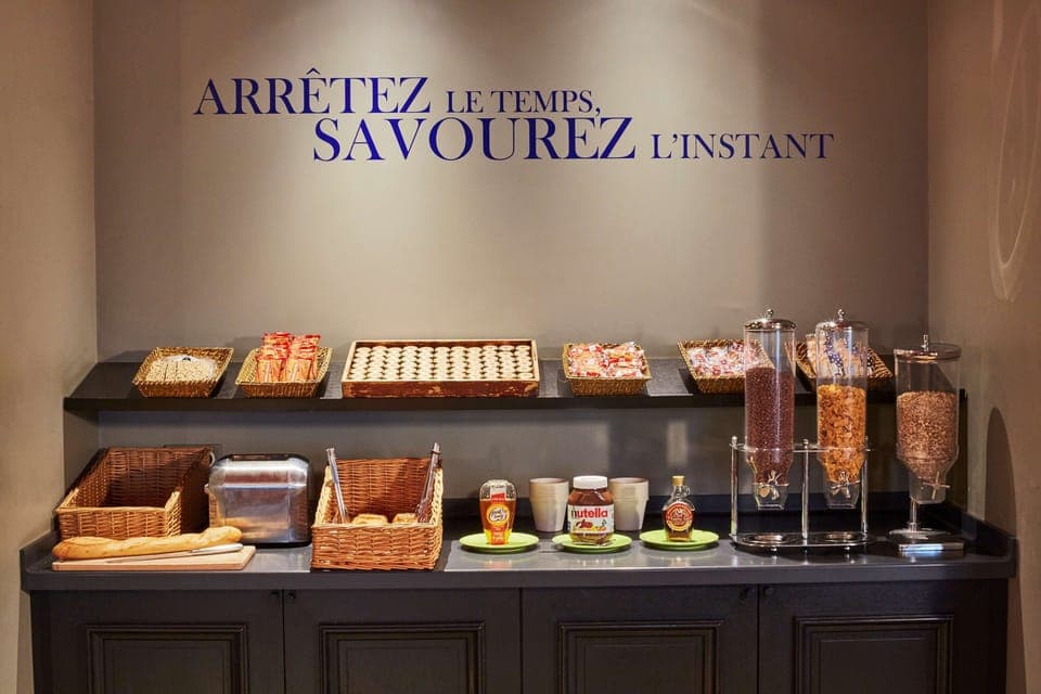 Daily continental breakfast (EUR 15.90 per person)