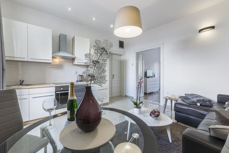 Exclusive Apartment (3) | Living area | Flat-screen TV