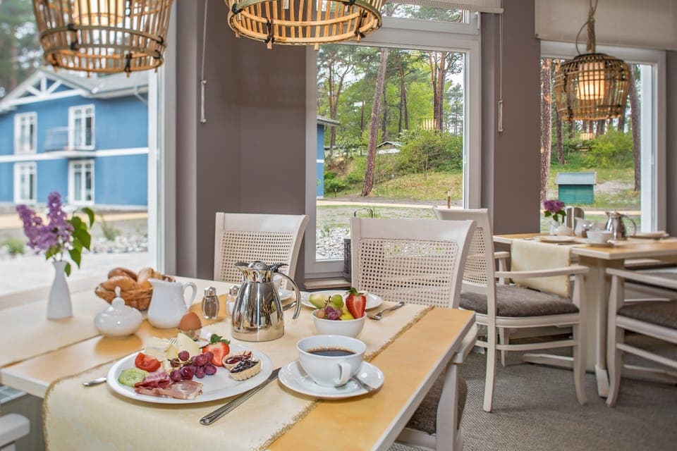 Free daily buffet breakfast