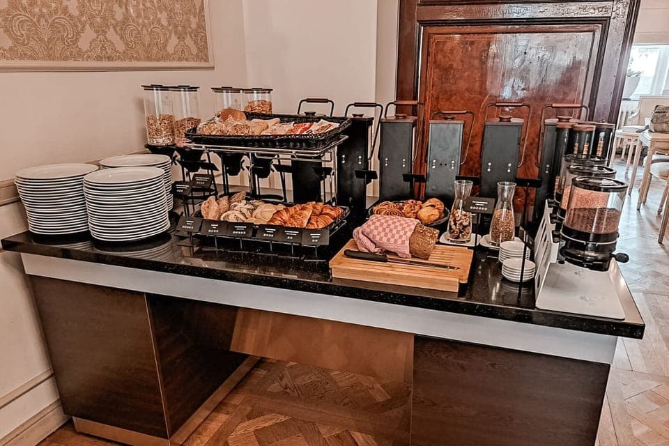 Daily buffet breakfast (EUR 21.50 per person)
