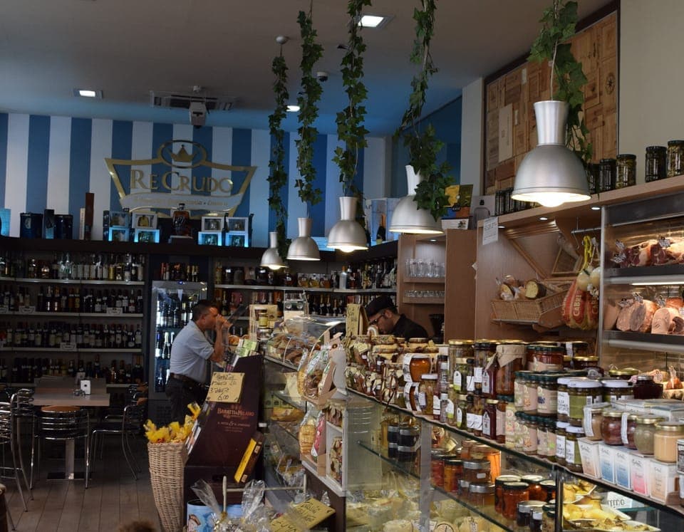 Daily full breakfast (EUR 5 per person)