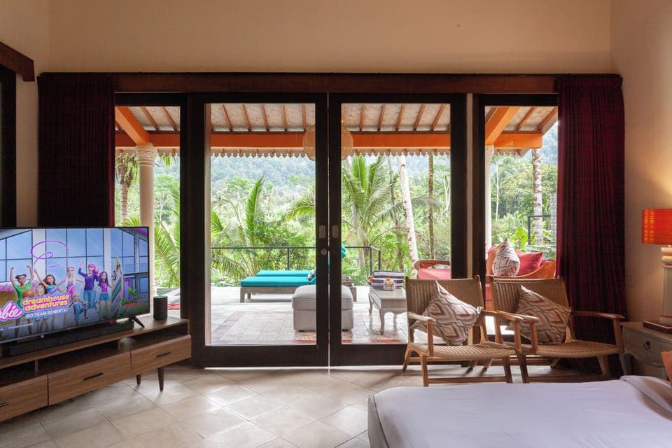 Superior Villa, River View | Living area | Toys