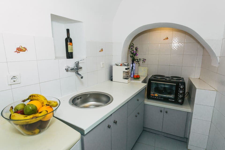 Traditional House | Private kitchen | Fridge, oven, stovetop, coffee/tea maker