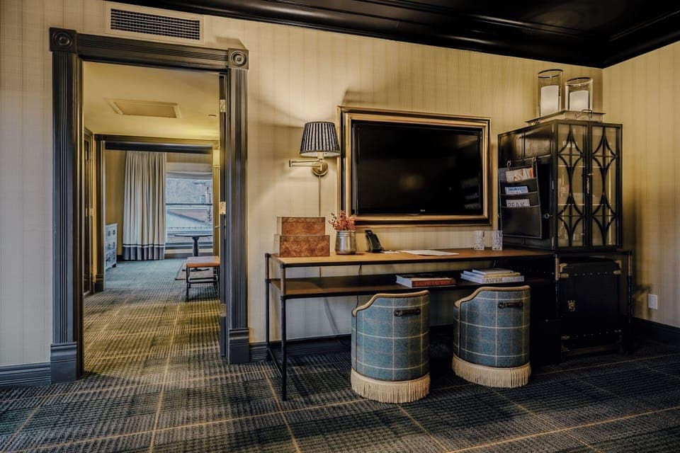 Suite, 1 Bedroom | Egyptian cotton sheets, premium bedding, down comforters, pillowtop beds