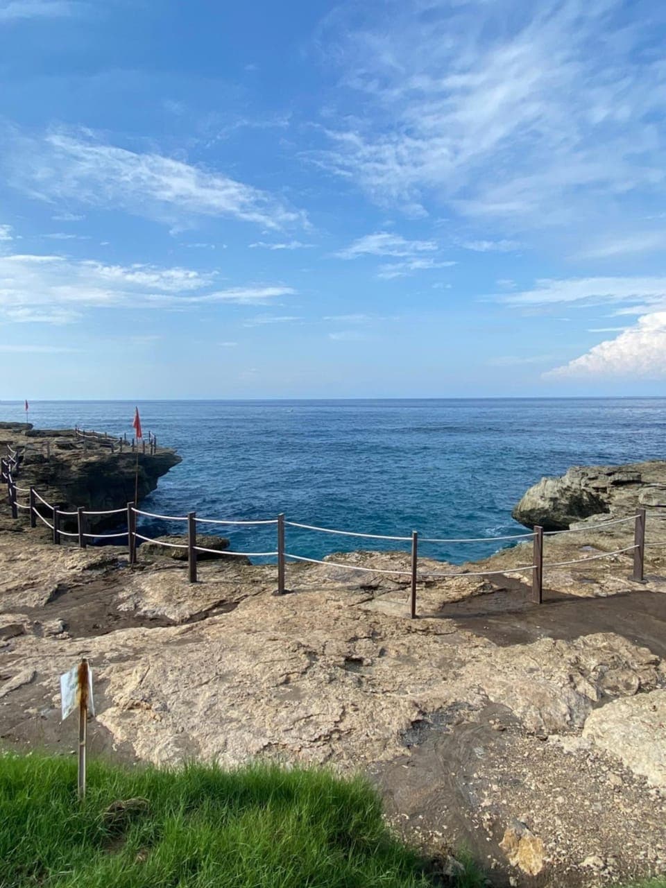 Beach nearby, white sand, scuba diving, snorkeling