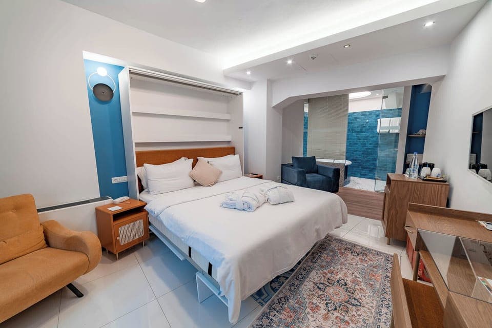 Bahar Executive Comfort Room | 1 bedroom, minibar, in-room safe, individually decorated