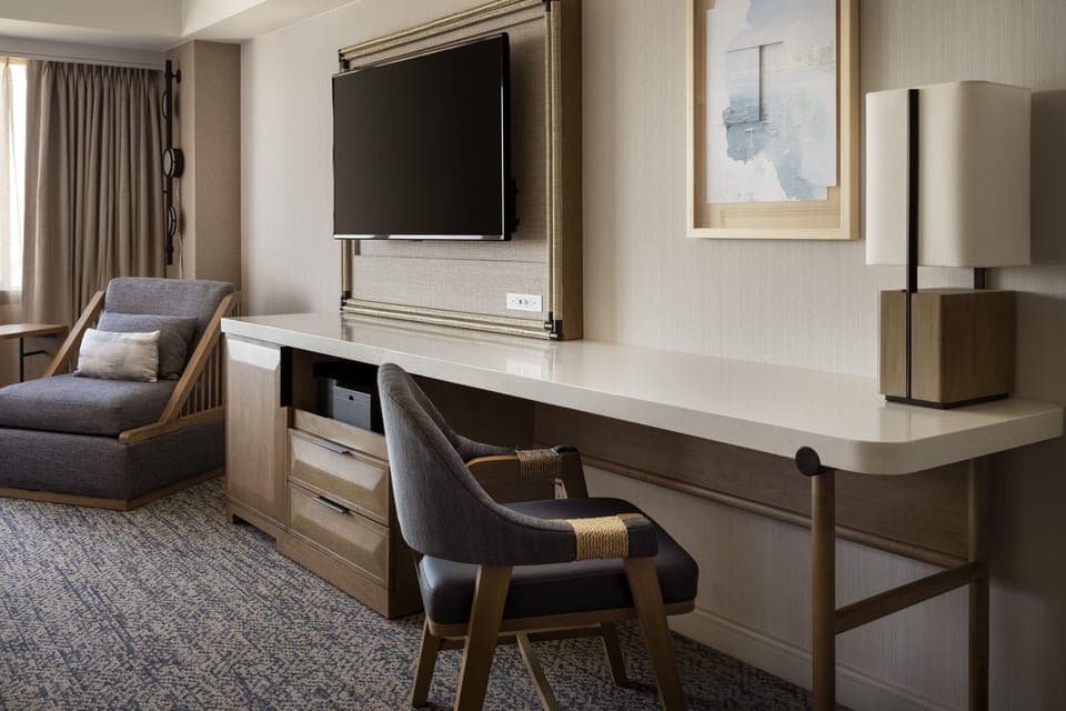 Premium bedding, in-room safe, desk, blackout drapes