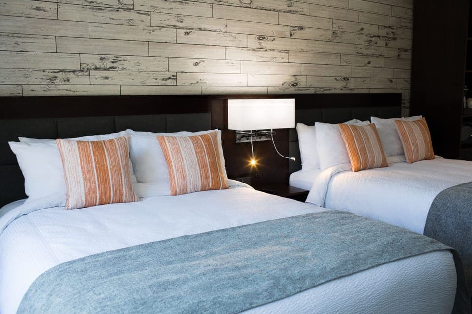 Premium bedding, desk, iron/ironing board, free WiFi