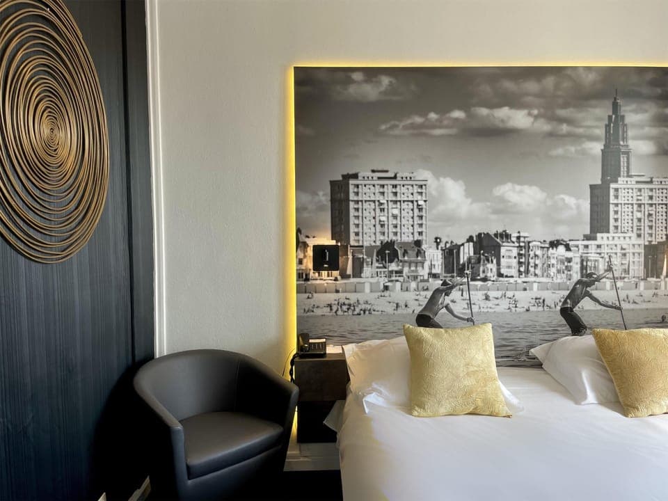 Superior Room, 1 Queen Bed, Non Smoking, Terrace | In-room safe, desk, iron/ironing board, free WiFi