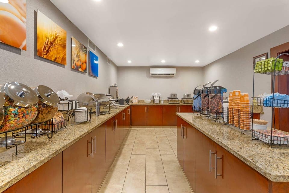 Free daily continental breakfast