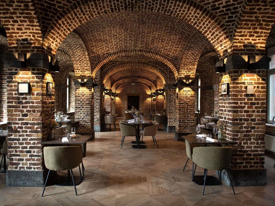 Breakfast and dinner served, French cuisine