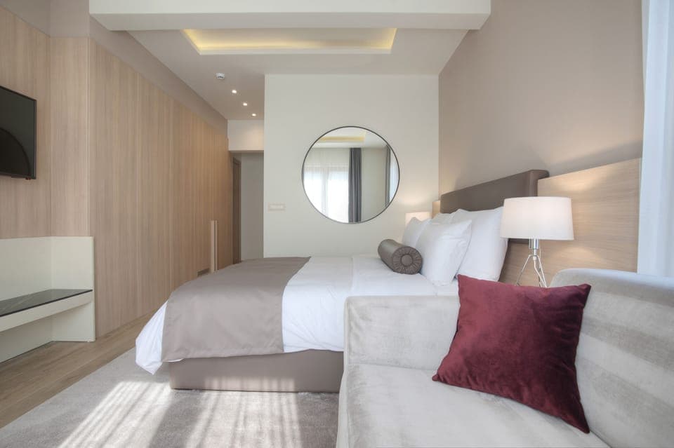 Superior Double or Twin Room, Balcony | Hypo-allergenic bedding, in-room safe, desk, blackout drapes