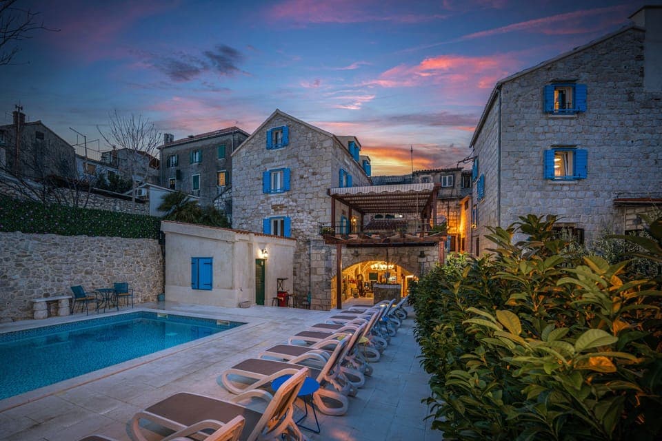 Outdoor pool, open 8:00 AM to 10:00 PM, free cabanas, sun loungers