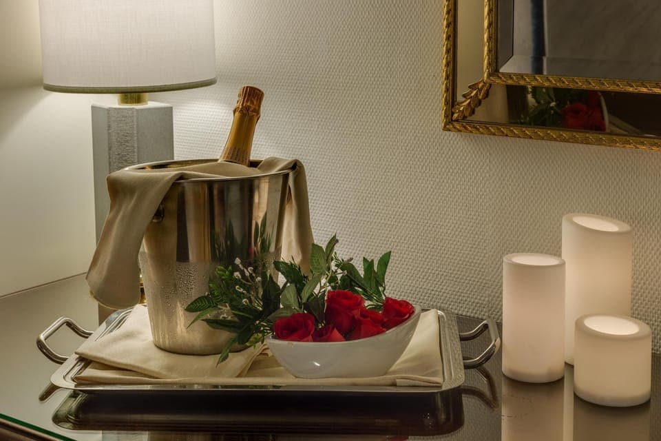 Romantic Double Room | Hypo-allergenic bedding, minibar, in-room safe, desk