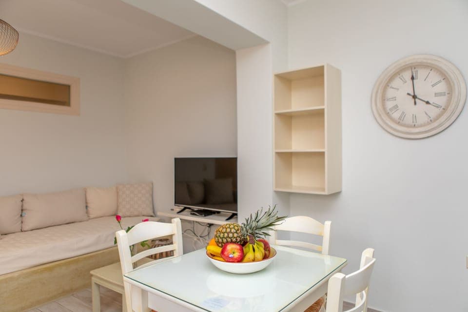 Apartment, Ground Floor (II) | Living room | 32-inch flat-screen TV with cable channels, LED TV