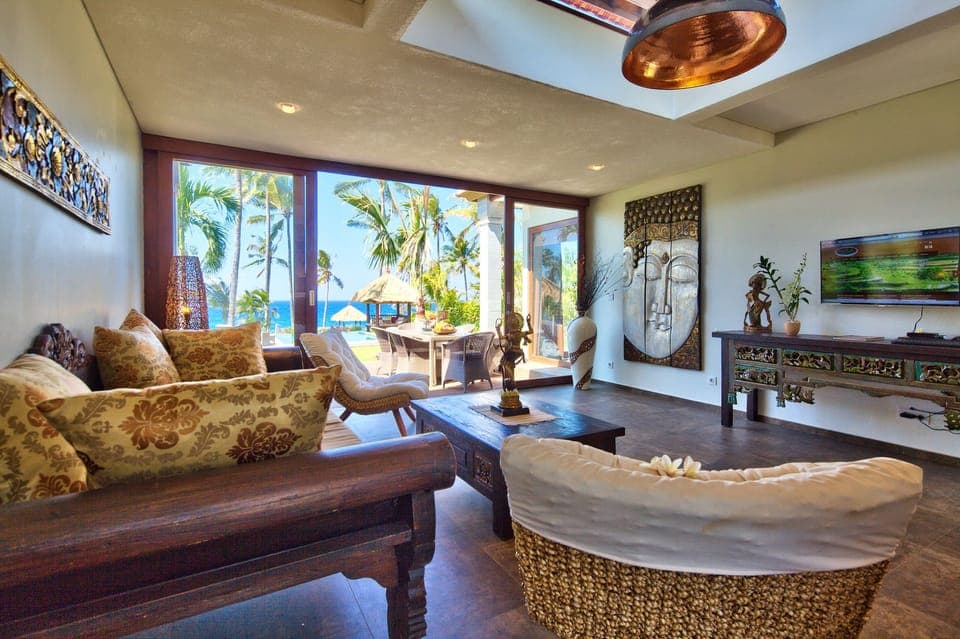 Exclusive Villa, 2 Bedrooms | Living room