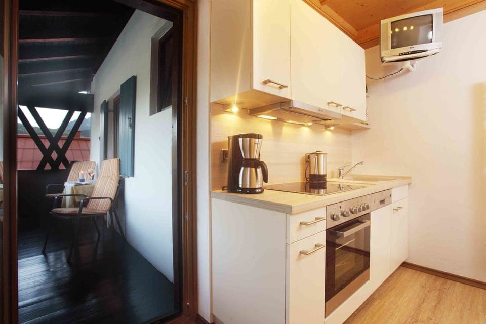 Apartment, Balcony (Steinplattenstüberl) | Private kitchen | Fridge, electric kettle, toaster, cookware/dishes/utensils
