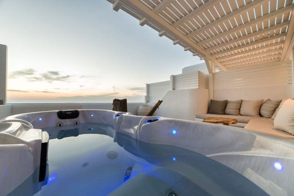 Deluxe Suite, Sea View (Outdoor Hot Tub) | Private spa tub