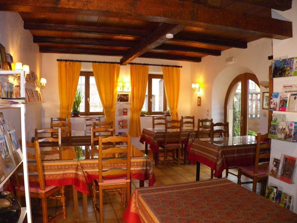 Daily continental breakfast (EUR 7.50 per person)