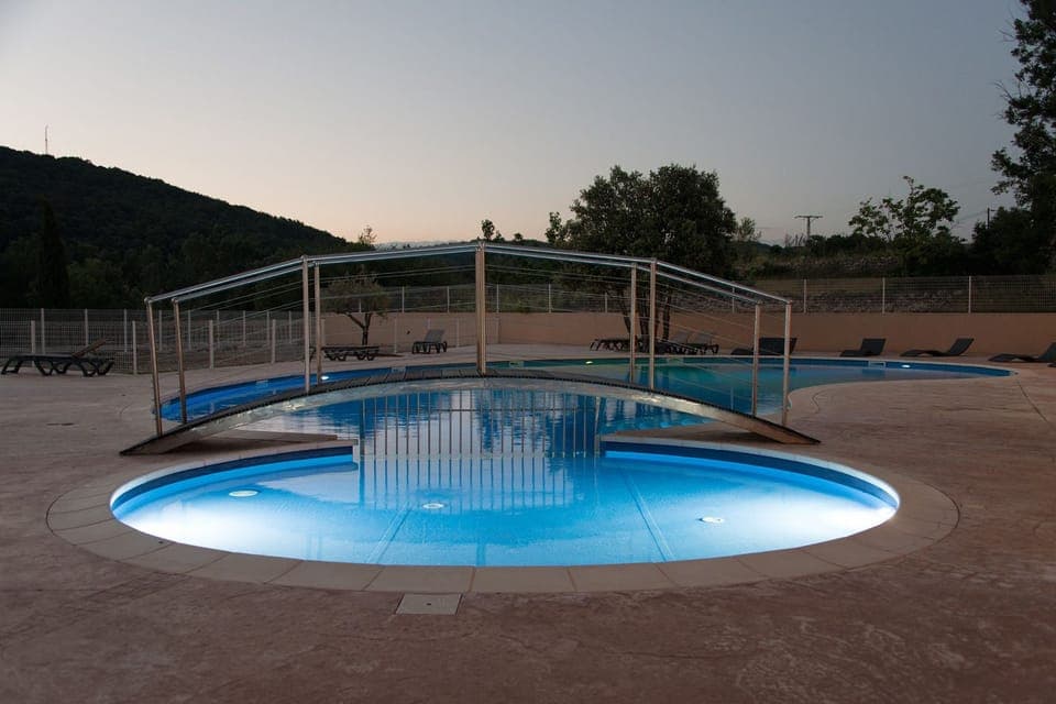2 outdoor pools