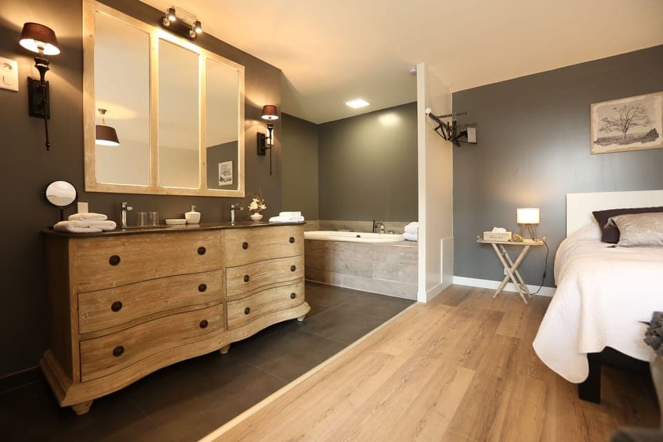 Superior Double Room (Charme en Campagne) | Premium bedding, individually decorated, individually furnished, desk