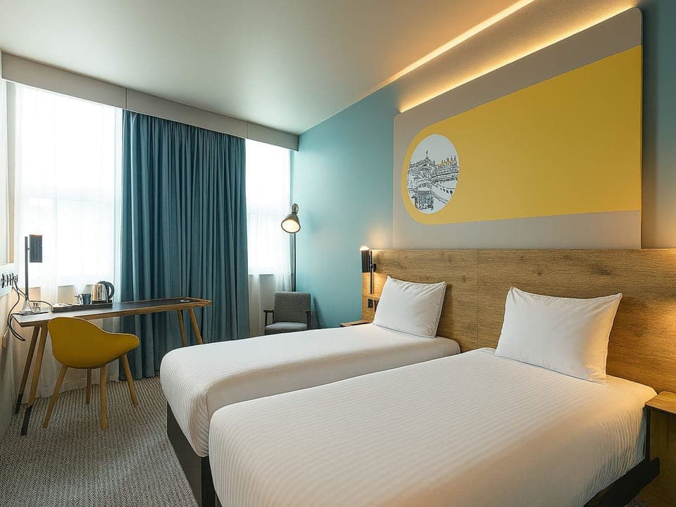 Twin Room | 1 bedroom, hypo-allergenic bedding, desk, blackout drapes