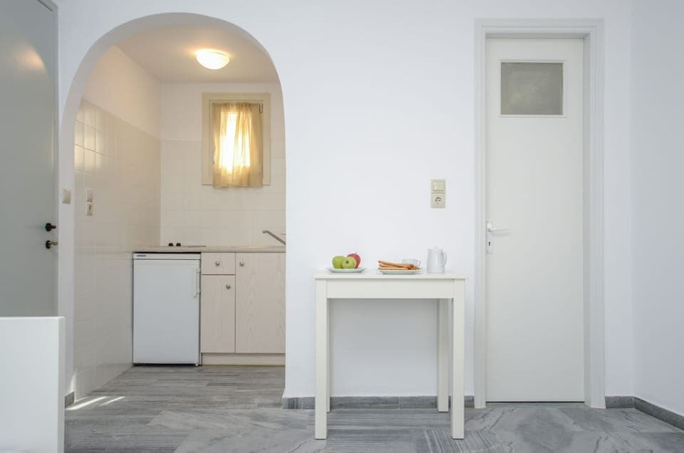 SUPERIOR TRIPLE STUDIO WITH 1 SOFA BED | Private kitchenette | Mini-fridge