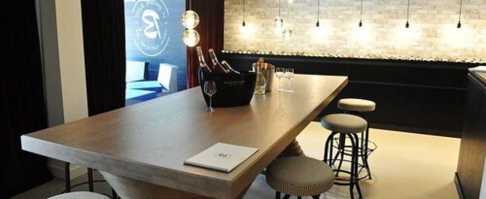 Lunch and dinner served, garden views 